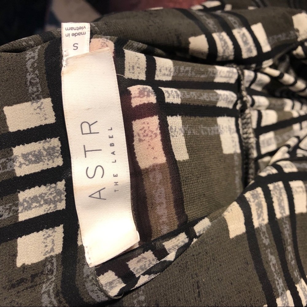 ASTR the Label | High-low button-down | Small - Picture 5 of 6